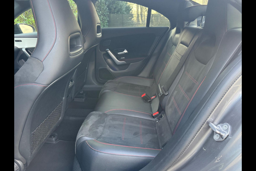 Mercedes-Benz CLA-Klasse 200 AMG AMBIANCE VERLICHTING STOELVERWARMING NAP EERSTE EIGENAAR