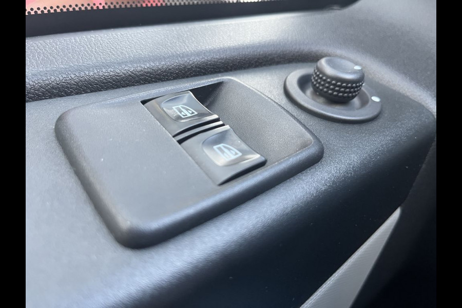 Renault Trafic 1.6 dCi 126pk E6 Comfort 3-zits BPM Vrij! Lease €296 p/m, Airco, Trekhaak, PDC, 2x Schuifdeur, Cruise controle, Onderhoudshistorie aanwezig