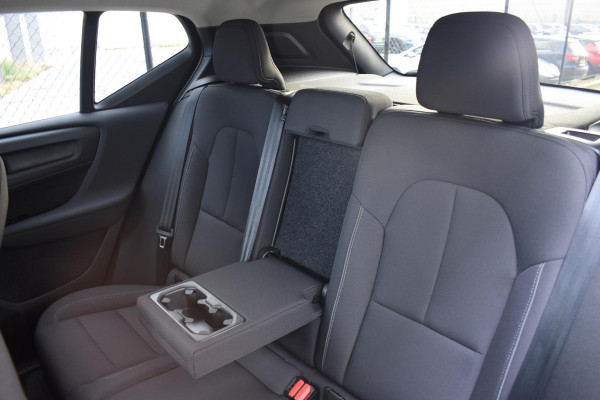 Volvo XC40 T5 262PK Automaat Recharge Inscription / Navigatie / Adaptive Cruise Control / Stuur- & Stoelverwarming / Elektrische achterklep / Achteruitrijcamera / Trekhaak / 19" velgen