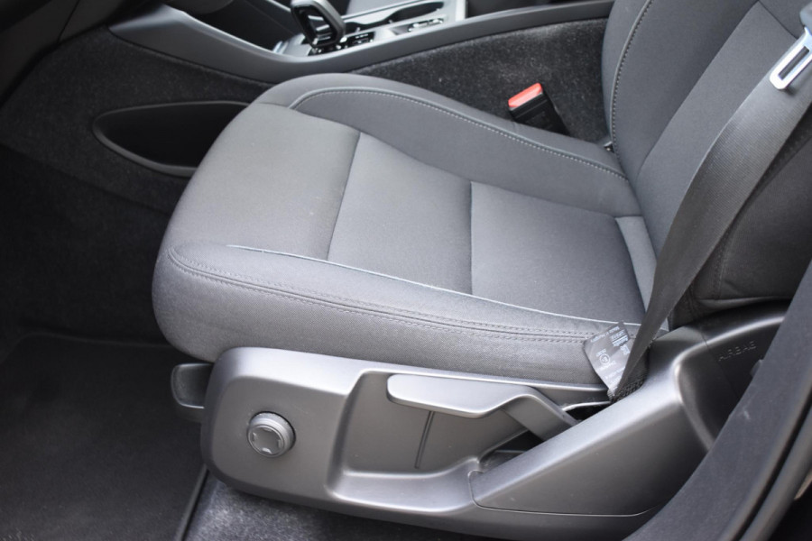 Volvo XC40 T5 262PK Automaat Recharge Inscription / Navigatie / Adaptive Cruise Control / Stuur- & Stoelverwarming / Elektrische achterklep / Achteruitrijcamera / Trekhaak / 19" velgen