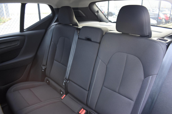 Volvo XC40 T5 262PK Automaat Recharge Inscription / Navigatie / Adaptive Cruise Control / Stuur- & Stoelverwarming / Elektrische achterklep / Achteruitrijcamera / Trekhaak / 19" velgen