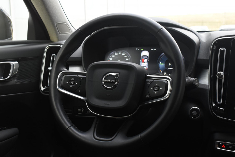 Volvo XC40 T5 262PK Automaat Recharge Inscription / Navigatie / Adaptive Cruise Control / Stuur- & Stoelverwarming / Elektrische achterklep / Achteruitrijcamera / Trekhaak / 19" velgen
