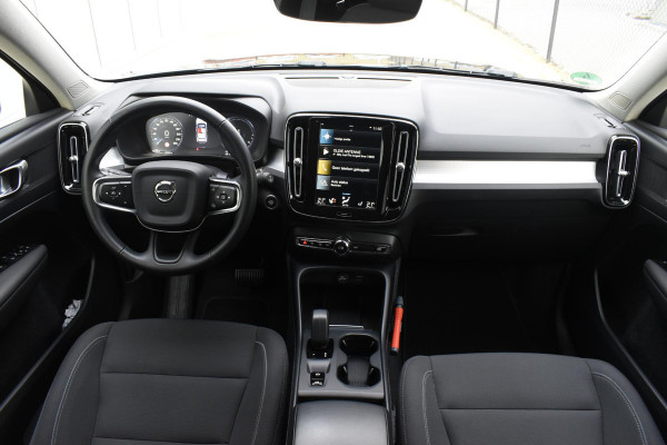 Volvo XC40 T5 262PK Automaat Recharge Inscription / Navigatie / Adaptive Cruise Control / Stuur- & Stoelverwarming / Elektrische achterklep / Achteruitrijcamera / Trekhaak / 19" velgen