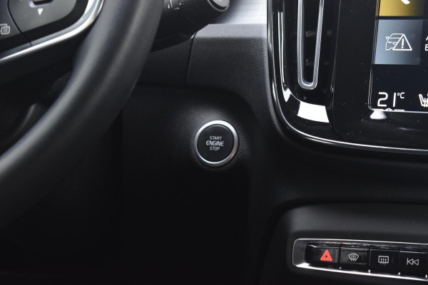 Volvo XC40 T5 262PK Automaat Recharge Inscription / Navigatie / Adaptive Cruise Control / Stuur- & Stoelverwarming / Elektrische achterklep / Achteruitrijcamera / Trekhaak / 19" velgen