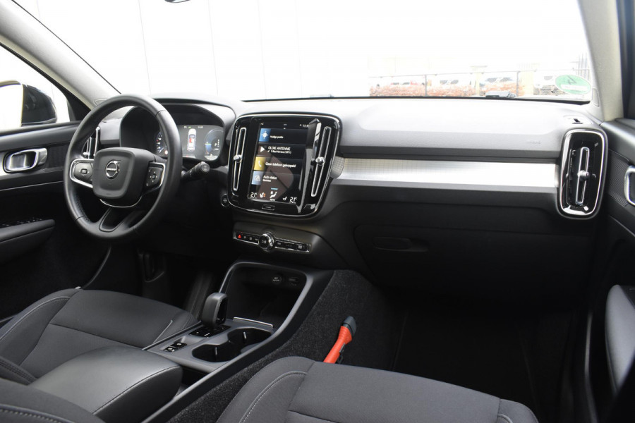 Volvo XC40 T5 262PK Automaat Recharge Inscription / Navigatie / Adaptive Cruise Control / Stuur- & Stoelverwarming / Elektrische achterklep / Achteruitrijcamera / Trekhaak / 19" velgen