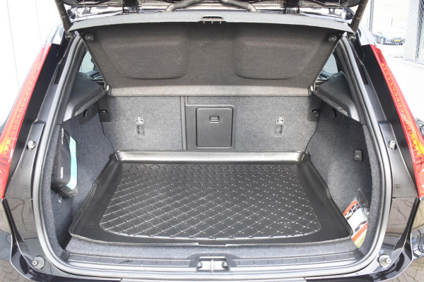 Volvo XC40 T5 262PK Automaat Recharge Inscription / Navigatie / Adaptive Cruise Control / Stuur- & Stoelverwarming / Elektrische achterklep / Achteruitrijcamera / Trekhaak / 19" velgen