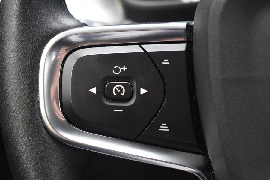 Volvo XC40 T5 262PK Automaat Recharge Inscription / Navigatie / Adaptive Cruise Control / Stuur- & Stoelverwarming / Elektrische achterklep / Achteruitrijcamera / Trekhaak / 19" velgen