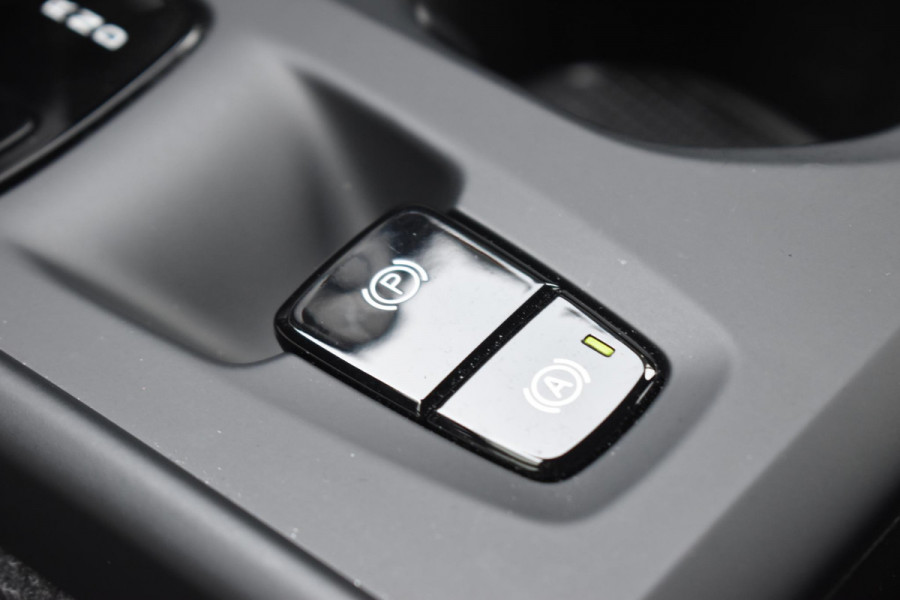 Volvo XC40 T5 262PK Automaat Recharge Inscription / Navigatie / Adaptive Cruise Control / Stuur- & Stoelverwarming / Elektrische achterklep / Achteruitrijcamera / Trekhaak / 19" velgen