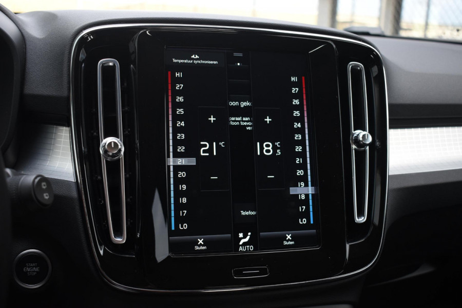 Volvo XC40 T5 262PK Automaat Recharge Inscription / Navigatie / Adaptive Cruise Control / Stuur- & Stoelverwarming / Elektrische achterklep / Achteruitrijcamera / Trekhaak / 19" velgen