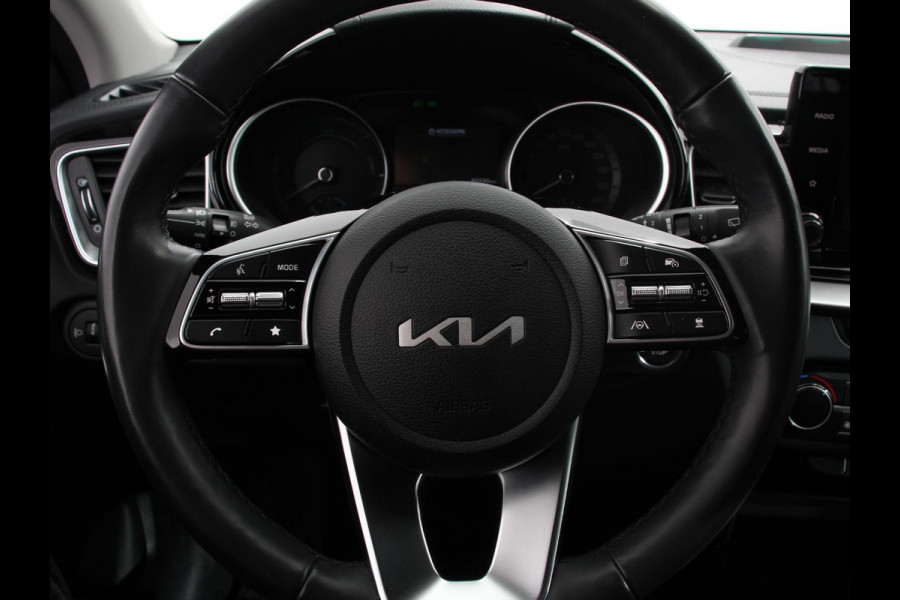 Kia Ceed Sportswagon 1.6 GDI PHEV DynamicLine Climate control | Adaptieve cruise control | Stuur verwarming | Stoel verwarming | Parkeersensoren | Achteruitrijcamera | Apple Carplay/ Android Auto