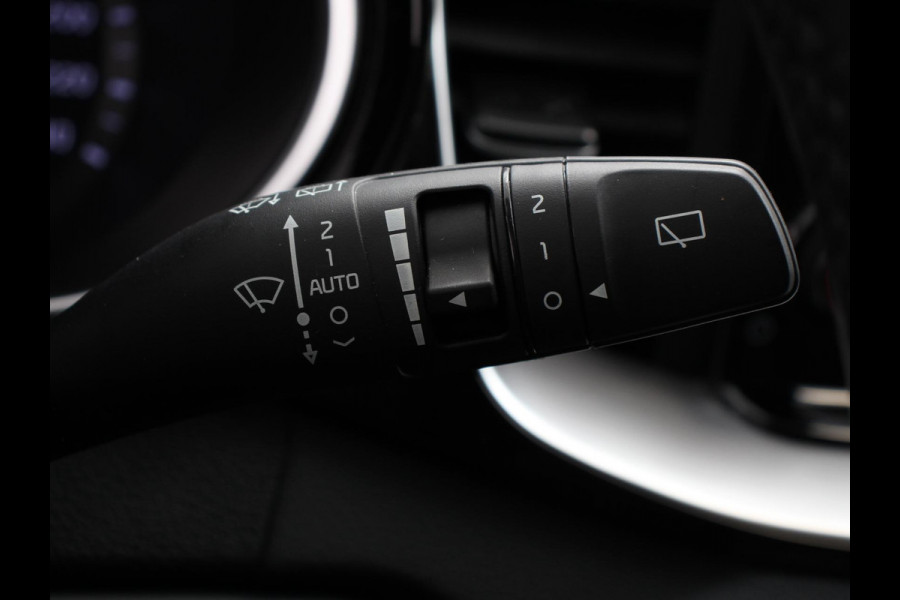 Kia Ceed Sportswagon 1.6 GDI PHEV DynamicLine Climate control | Adaptieve cruise control | Stuur verwarming | Stoel verwarming | Parkeersensoren | Achteruitrijcamera | Apple Carplay/ Android Auto