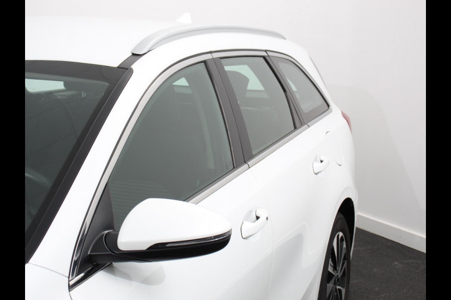 Kia Ceed Sportswagon 1.6 GDI PHEV DynamicLine Climate control | Adaptieve cruise control | Stuur verwarming | Stoel verwarming | Parkeersensoren | Achteruitrijcamera | Apple Carplay/ Android Auto