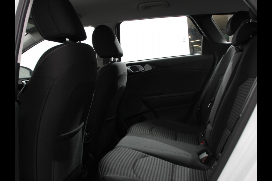 Kia Ceed Sportswagon 1.6 GDI PHEV DynamicLine Climate control | Adaptieve cruise control | Stuur verwarming | Stoel verwarming | Parkeersensoren | Achteruitrijcamera | Apple Carplay/ Android Auto