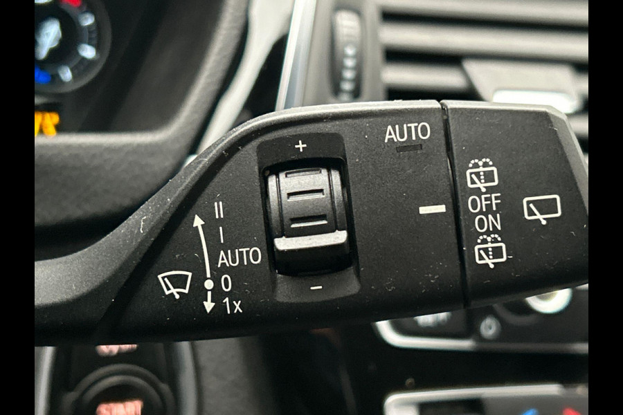 BMW 3 Serie Touring 320i Edition M Sport Shadow Executive | Origineel Nederlands | Leder Camera Lane Assist Stoelverwarming