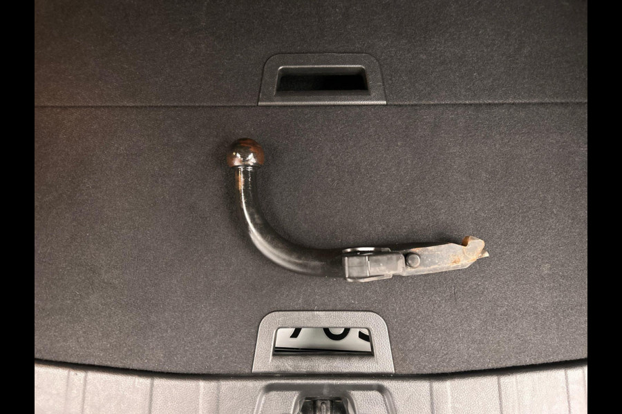 Nissan QASHQAI 1.2 Tekna Leder Navigatie Panoramadak Stoelverwarming Keyless Lane Assist Trekhaak Cruise Climate Control