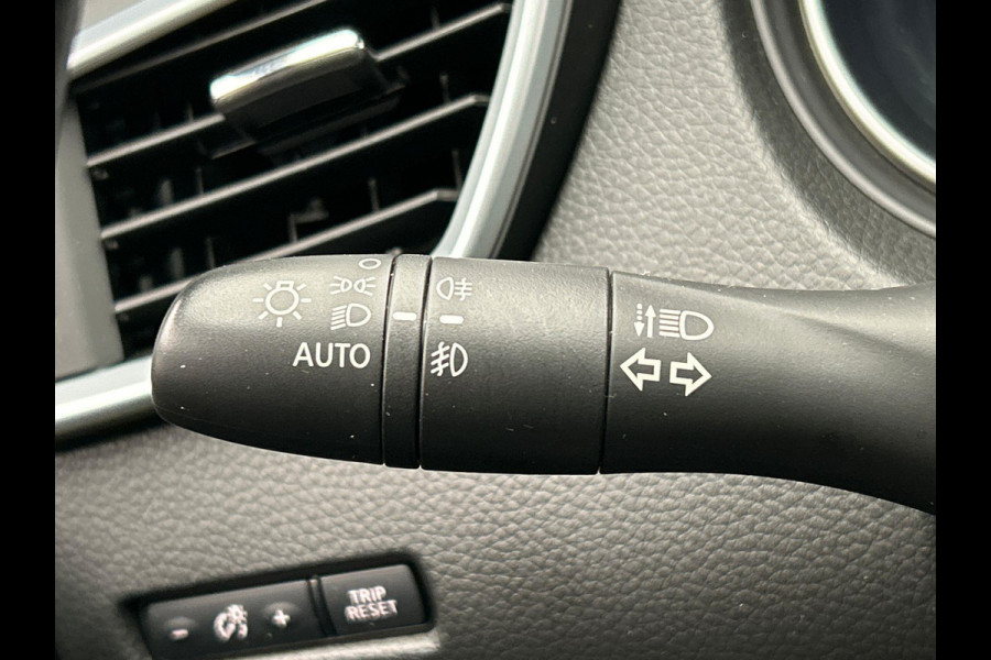 Nissan QASHQAI 1.2 Tekna Leder Navigatie Panoramadak Stoelverwarming Keyless Lane Assist Trekhaak Cruise Climate Control