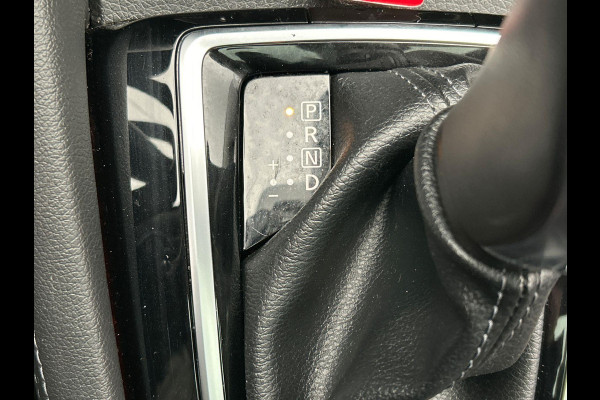 Nissan QASHQAI 1.2 Tekna Leder Navigatie Panoramadak Stoelverwarming Keyless Lane Assist Trekhaak Cruise Climate Control