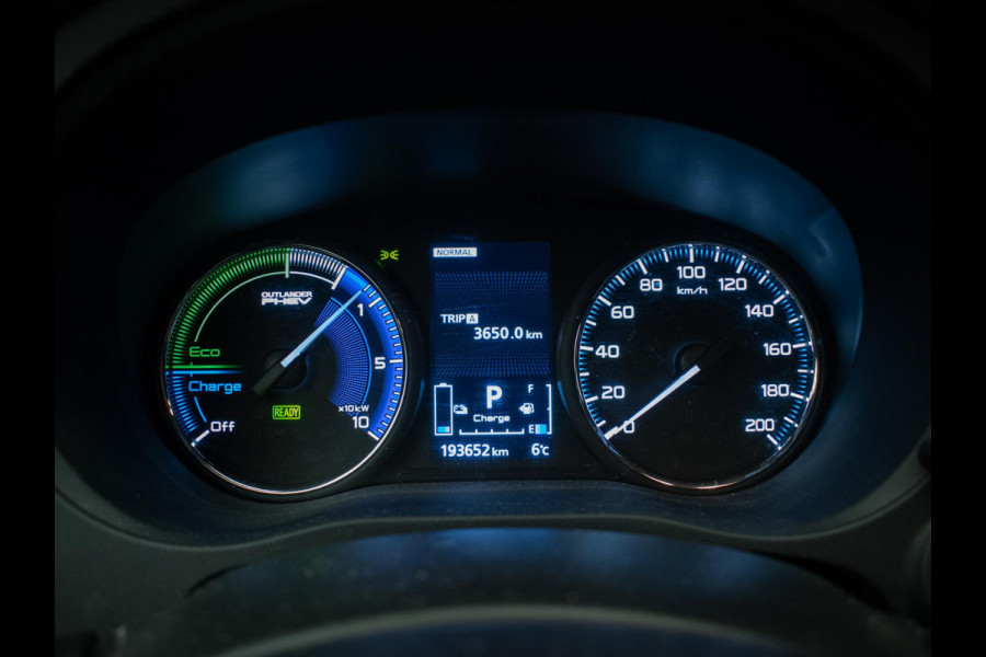 Mitsubishi Outlander 2.4 PHEV Sport (APPLE CARPLAY,NAVI,CAMERA,CLIMATE,CRUISE,STOELVERWARMING,LED,GETINT,TREKHAAK,LM VELGEN)