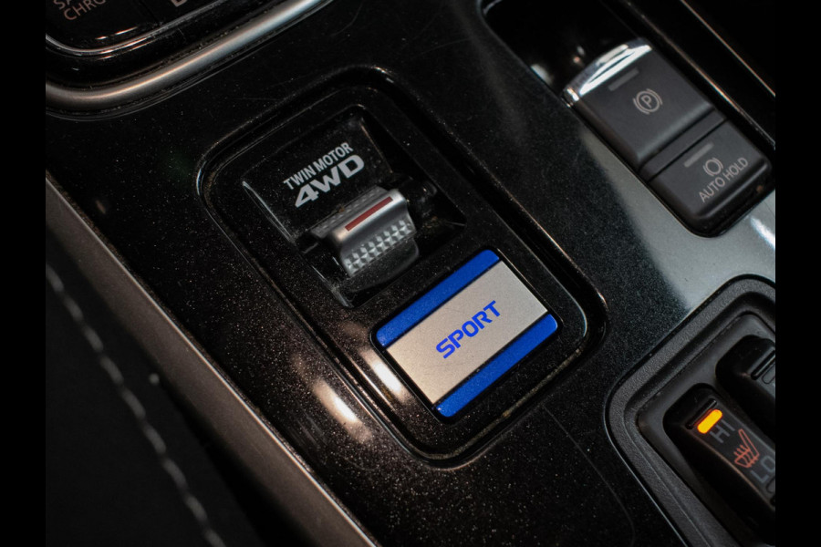 Mitsubishi Outlander 2.4 PHEV Sport (APPLE CARPLAY,NAVI,CAMERA,CLIMATE,CRUISE,STOELVERWARMING,LED,GETINT,TREKHAAK,LM VELGEN)