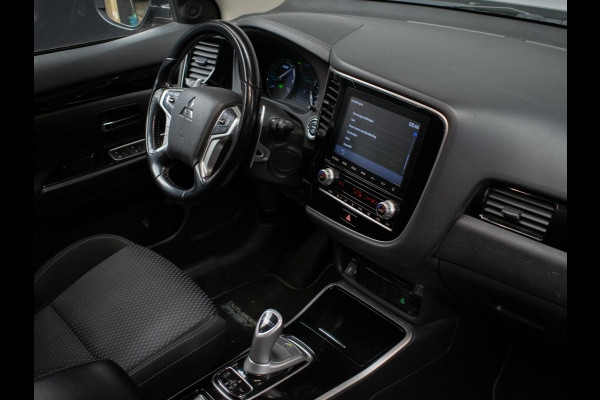 Mitsubishi Outlander 2.4 PHEV Sport (APPLE CARPLAY,NAVI,CAMERA,CLIMATE,CRUISE,STOELVERWARMING,LED,GETINT,TREKHAAK,LM VELGEN)