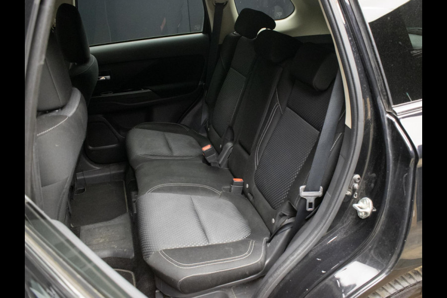 Mitsubishi Outlander 2.4 PHEV Sport (APPLE CARPLAY,NAVI,CAMERA,CLIMATE,CRUISE,STOELVERWARMING,LED,GETINT,TREKHAAK,LM VELGEN)