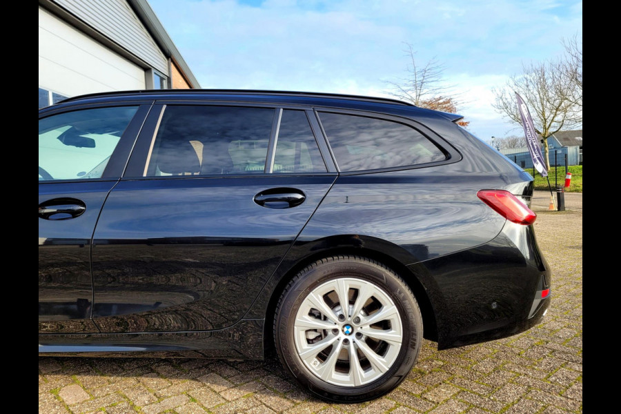 BMW 3 Serie Touring 330e 292PK Camera. Trekhaak, M-stuur, Carplay, DAB