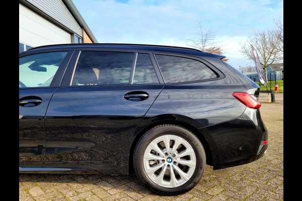 BMW 3 Serie Touring 330e 292PK Camera. Trekhaak, M-stuur, Carplay, DAB