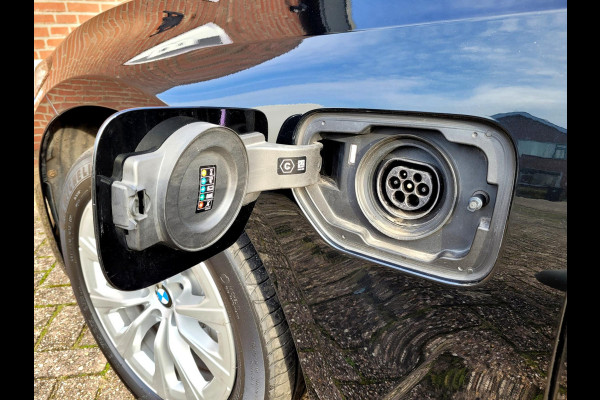 BMW 3 Serie Touring 330e 292PK Camera. Trekhaak, M-stuur, Carplay, DAB