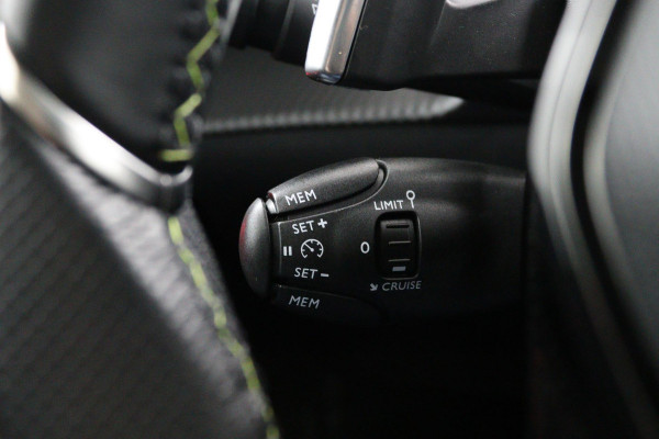 Peugeot 208 1.2 PureTech GT*AUTOM.*ECC*CRUISE*NAVI*CAM*CARPLAY
