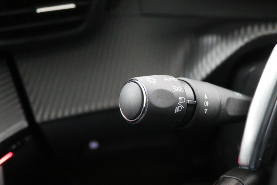 Peugeot 208 1.2 PureTech GT*AUTOM.*ECC*CRUISE*NAVI*CAM*CARPLAY