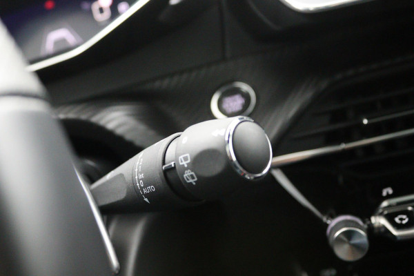 Peugeot 208 1.2 PureTech GT*AUTOM.*ECC*CRUISE*NAVI*CAM*CARPLAY