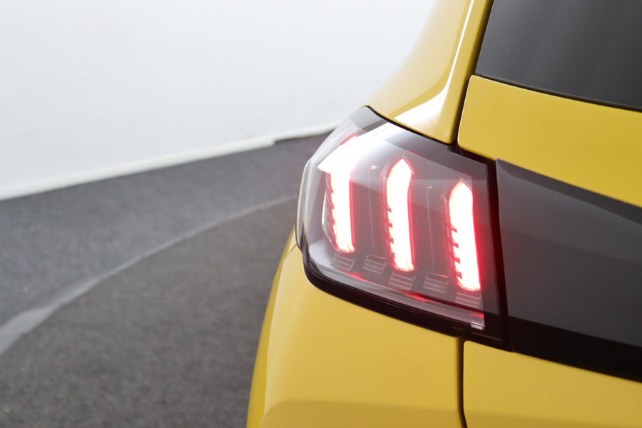 Peugeot 208 1.2 PureTech GT*AUTOM.*ECC*CRUISE*NAVI*CAM*CARPLAY