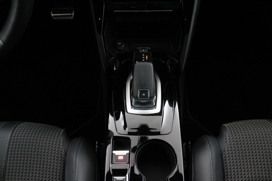 Peugeot 208 1.2 PureTech GT*AUTOM.*ECC*CRUISE*NAVI*CAM*CARPLAY