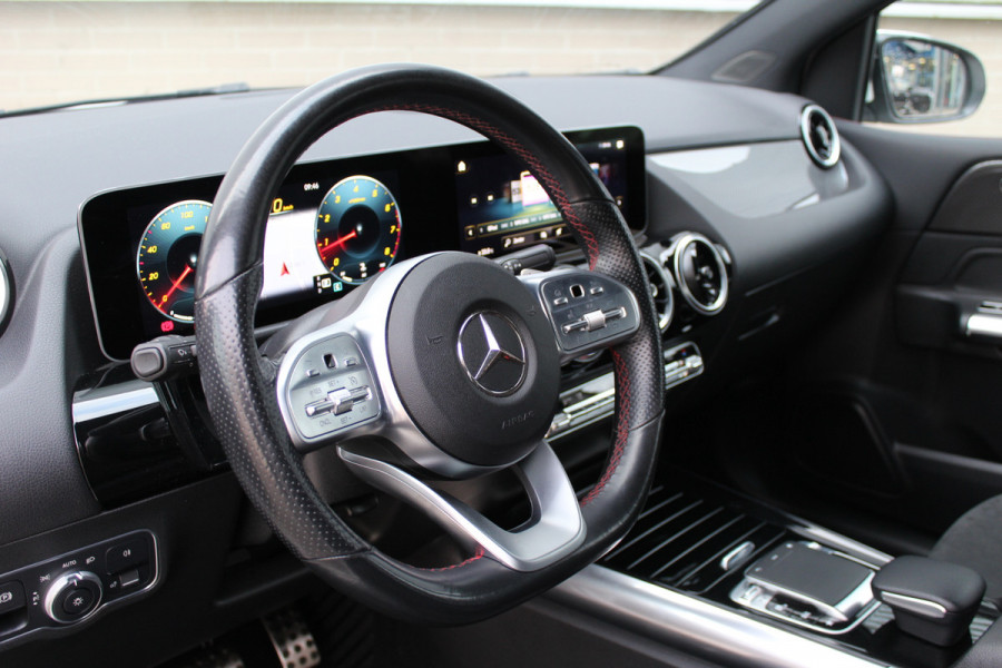 Mercedes-Benz B-Klasse 180 Business Solution AMG | Camera | Stoelverwarming | Dealer Onderhouden | Wide Screen