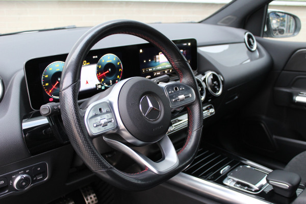 Mercedes-Benz B-Klasse 180 Business Solution AMG | Camera | Stoelverwarming | Dealer Onderhouden | Wide Screen
