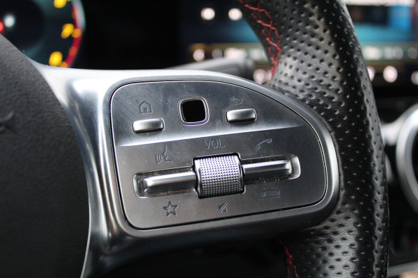 Mercedes-Benz B-Klasse 180 Business Solution AMG | Camera | Stoelverwarming | Dealer Onderhouden | Wide Screen