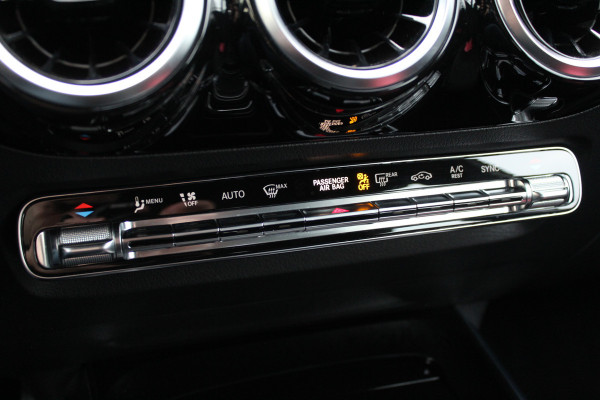 Mercedes-Benz B-Klasse 180 Business Solution AMG | Camera | Stoelverwarming | Dealer Onderhouden | Wide Screen