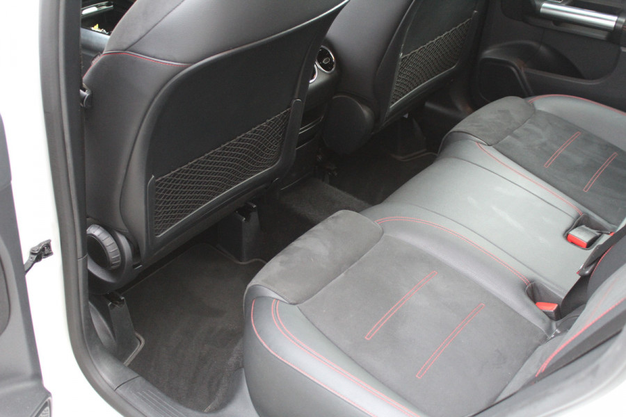 Mercedes-Benz B-Klasse 180 Business Solution AMG | Camera | Stoelverwarming | Dealer Onderhouden | Wide Screen