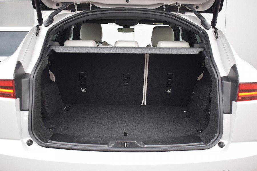 Jaguar E-Pace 2.0 P250 AWD R-Dynamic SE | Meridian | Leer | Stoelverw. | Camera