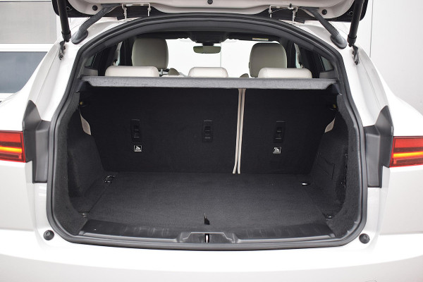 Jaguar E-Pace 2.0 P250 AWD R-Dynamic SE | Meridian | Leer | Stoelverw. | Camera