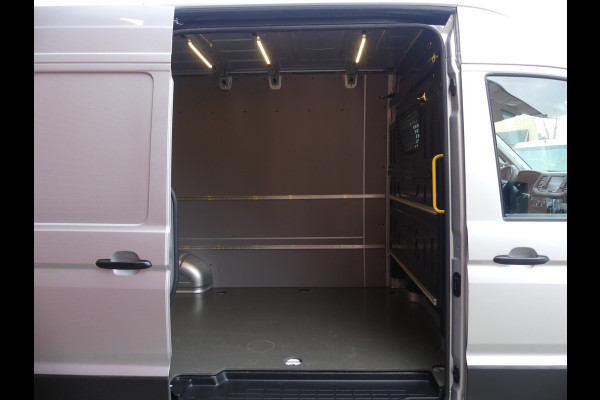 Volkswagen Crafter 35 2.0 TDI L3H3 141PK Camera/Trekhaak/Navigatie