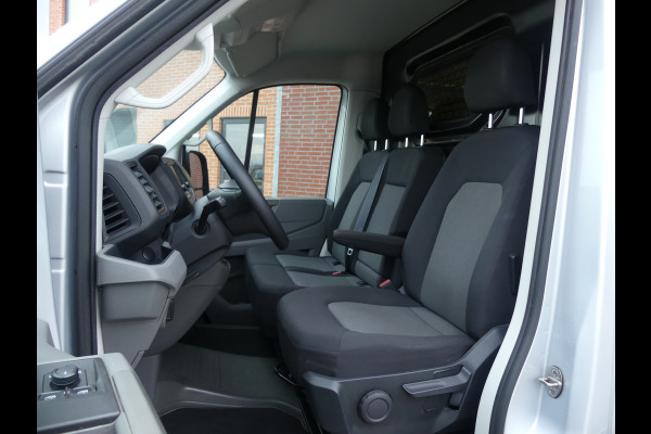 Volkswagen Crafter 35 2.0 TDI L3H3 141PK Camera/Trekhaak/Navigatie