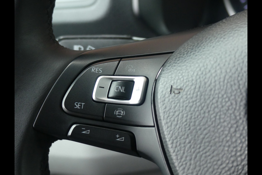 Volkswagen Crafter 35 2.0 TDI L3H3 141PK Camera/Trekhaak/Navigatie