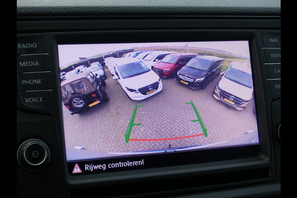 Volkswagen Crafter 35 2.0 TDI L3H3 141PK Camera/Trekhaak/Navigatie