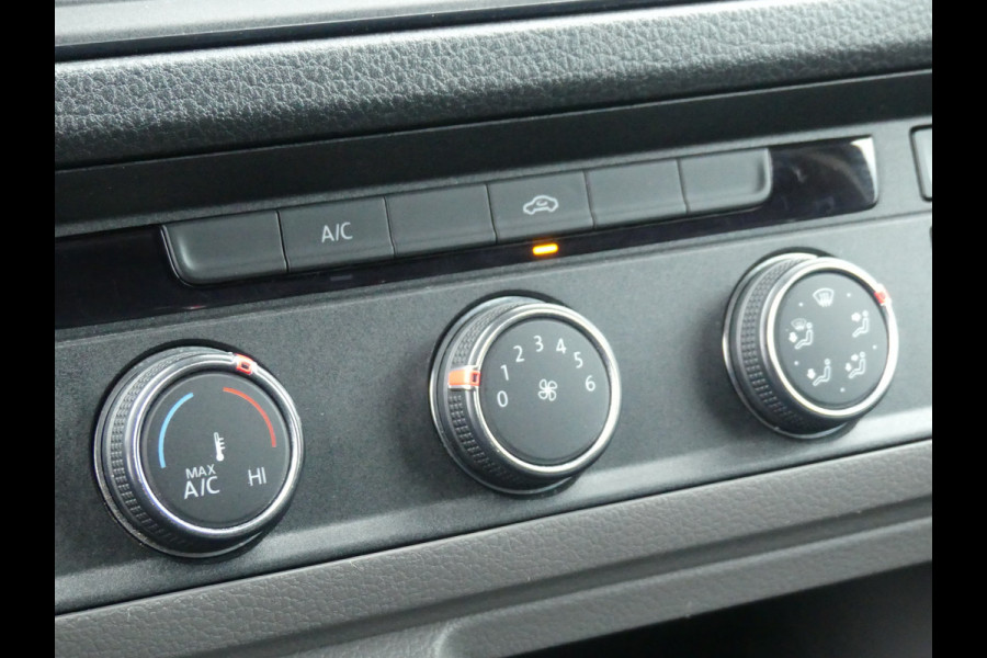 Volkswagen Crafter 35 2.0 TDI L3H3 141PK Camera/Trekhaak/Navigatie