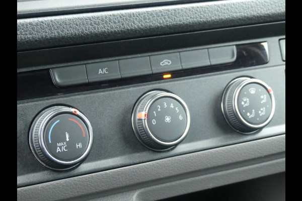 Volkswagen Crafter 35 2.0 TDI L3H3 141PK Camera/Trekhaak/Navigatie