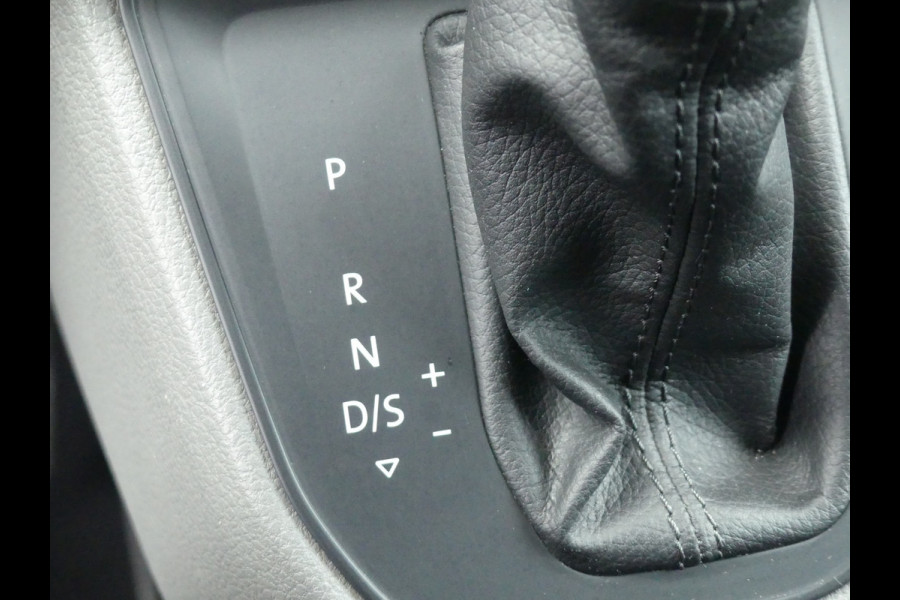 Volkswagen Crafter 35 2.0 TDI L3H3 141PK Camera/Trekhaak/Navigatie