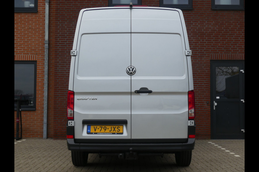 Volkswagen Crafter 35 2.0 TDI L3H3 141PK Camera/Trekhaak/Navigatie