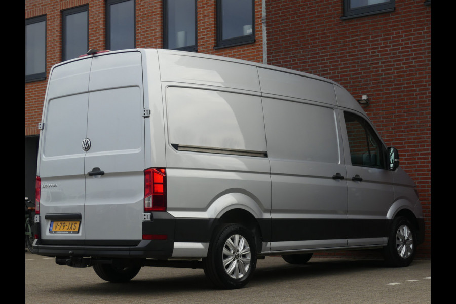 Volkswagen Crafter 35 2.0 TDI L3H3 141PK Camera/Trekhaak/Navigatie