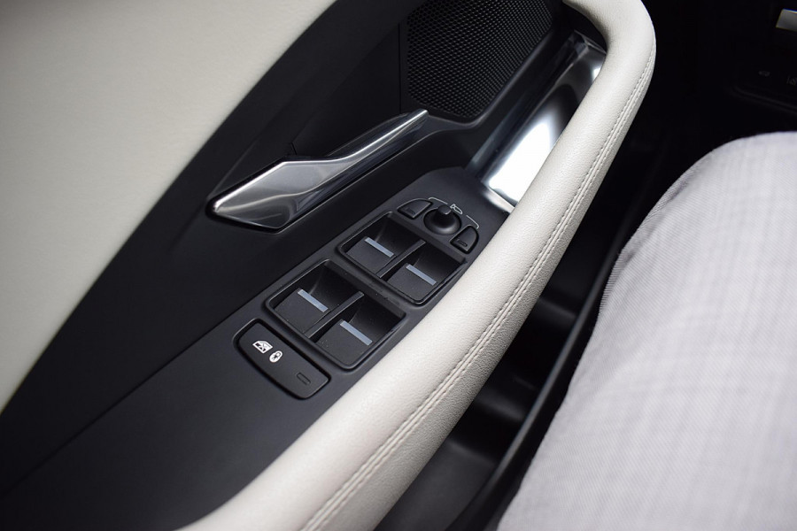 Jaguar E-Pace 2.0 P250 AWD R-Dynamic SE | Meridian | Leer | Stoelverw. | Camera